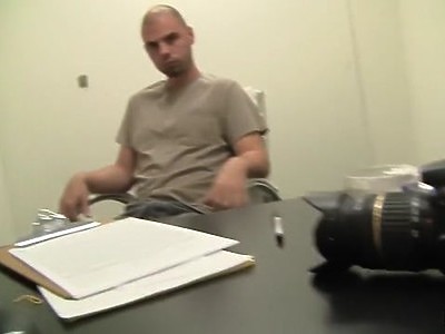 nastolatka pierwszy raz próbuje sił na kastingu