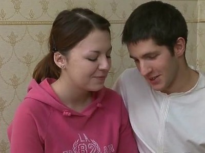 blada i jęcząca z podniecenia amatorka