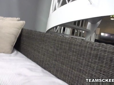 nastolatka blondyna masturbuje się