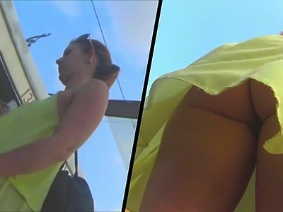 nastoletnia przyrodnia siostra dostaje dużego chuja do buzi za to że jest małą zdzirą