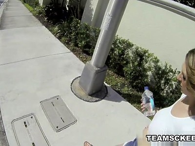 wysportowana nastolatka kocha analne pieprzenie