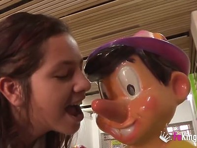 młoda mika lubi analny seks