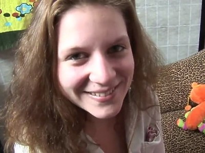 nastolatki liżą rudą koleżankę