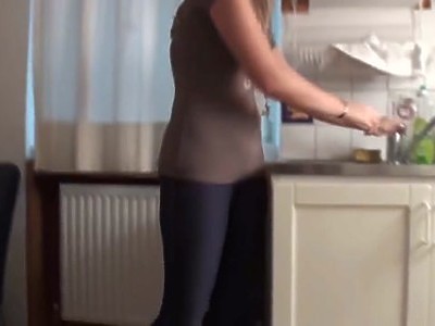 młoda nastka znudzona szkołą