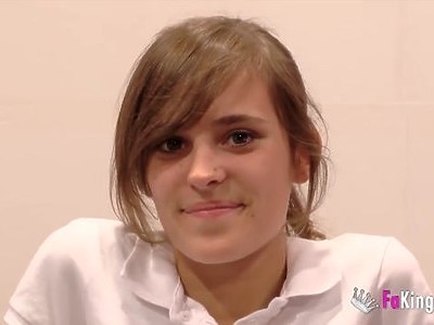 ruchana nastolatka liże sutka koleżance