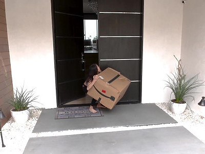 wytatuowana nastolatka z dobrą dupą ruchana na pieska