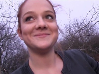 nastolatka z ogromnymi piersiątkami