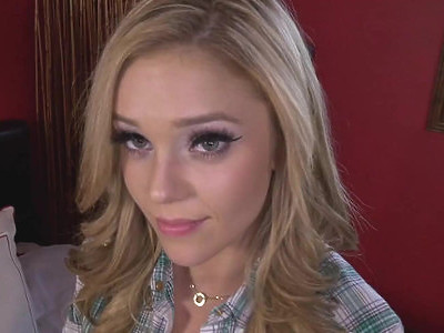 młoda dosiada analne dildo