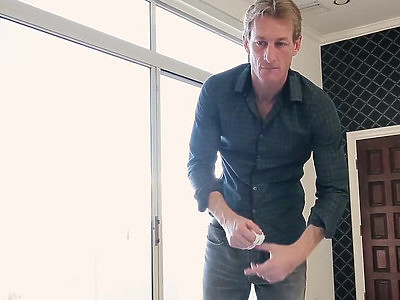 dziewiętnastolatka na penisie bruneta