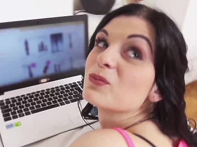 piersiasta ruda nastolatka po kąpieli