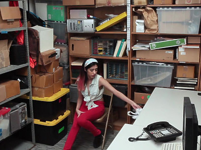 ostro wydymali dziewiętnastolatkę