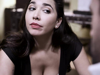 seksowna nastolatka zmienia ubranie