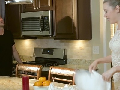 białe majtki na dupsku seksownej nastolatki