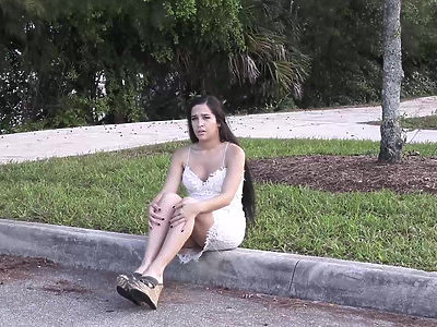 boska uczennica pieści się po szparce