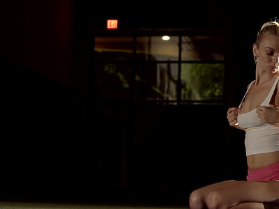 niewyżyta dziewica lubi ostre rżnięcie w obie dziurki