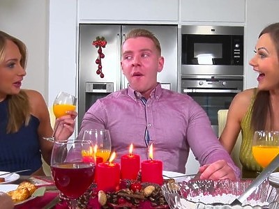 śliczniutka dziewica pokazuje ciałko