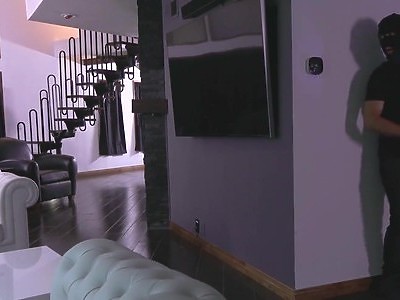 dziewica wycałowała jego brzuszek