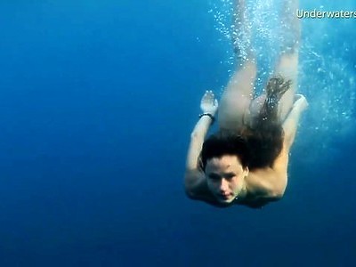 nastolatka z wielką dupą jest całowana po cipce