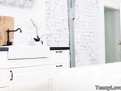 nastka rżnięta na oczach chłopaka