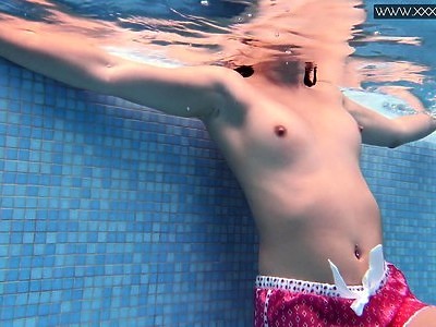 uczennica gryzie penisa i worek swojego nauczyciela