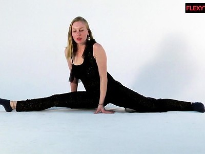 fajna nastolatka penetrowana przez dużego kutasa