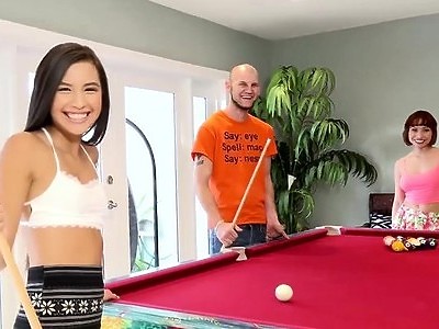 nastolatka z rosji wypina dla niego swe dupsko