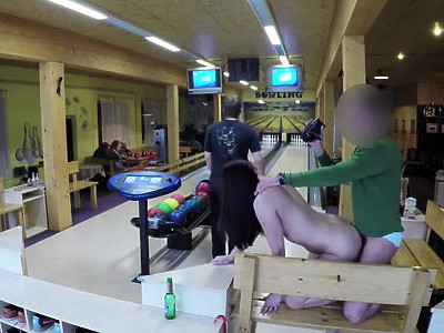 super tatuś zapina młodą i gorącą laseczkę