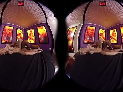 umięśniona nastolatka przed kamerką