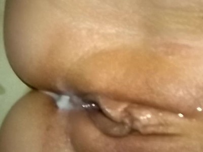 nastolatka trzepie jego fiuta w biurze