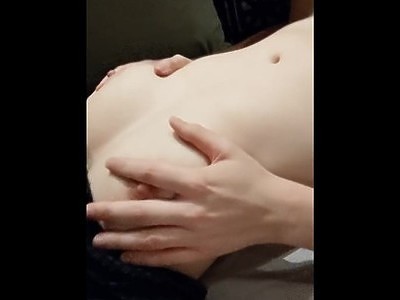 młodziutka i mega zgrabna nastolatka przed kamerką