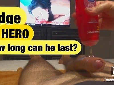 uśmiechnięta nastolatka wskakuje na długiego kutasa