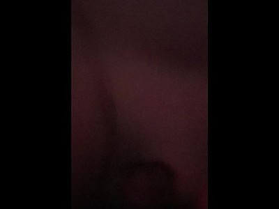 nastolatka rozchyla swoją dupeczkę