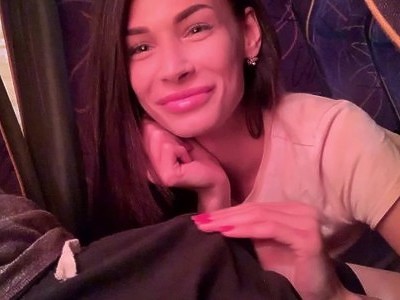 młoda panna przed kamerką