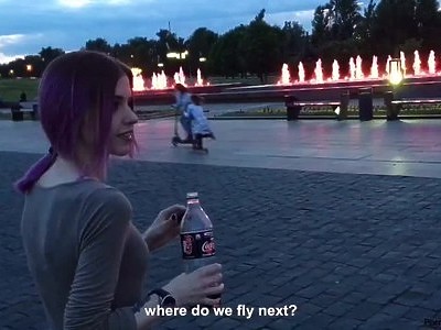 amatorka z luźnym biustem wskakuje na penisa