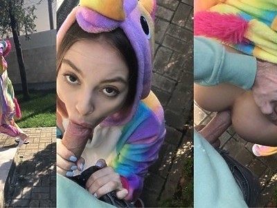 nastolatka z pięknym biustem