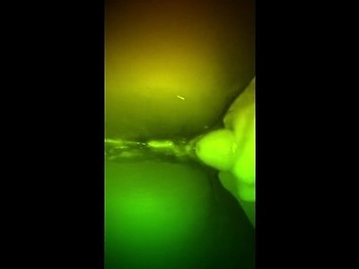 rucha zarośniętą piczkę niewinnej nastolatki