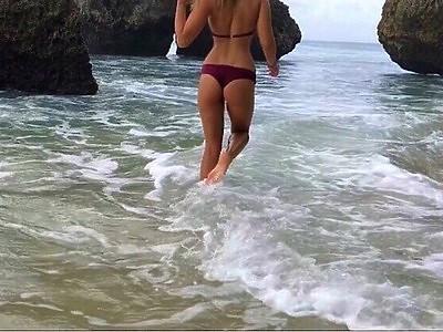 młode latynoski zabawiają się wibratorem