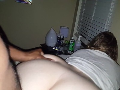 młoda nastolatka na bacie