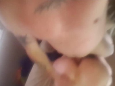 młode nastolatki z wytryskami na twarzy