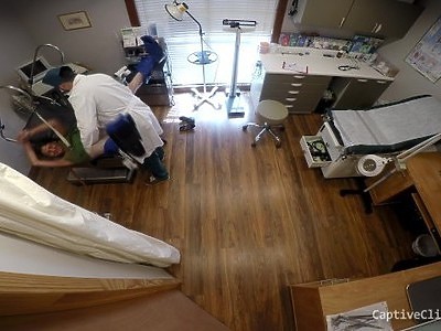 nastolatka z niewielką dupeczką lubi dupczenie od tylca