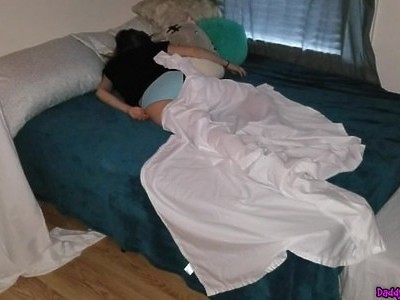 młoda blondyna z dwoma facetami