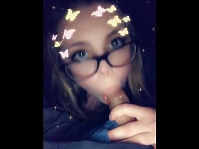 silikonowa nastolatka liże gumowe dildo