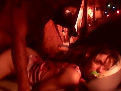 śmiała dziewica jęczy z rozkoszy