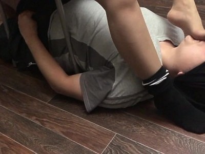 blond nastolatka w sekswonym stroju