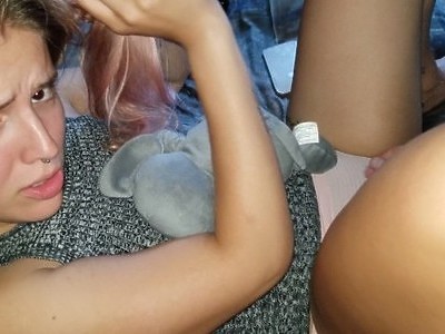 ładna nastolatka z bolcem w dupie