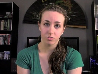 osiemnastoletnia brzoskwinka bardzo mu smakuje