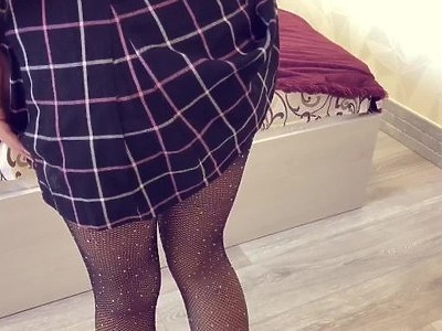 śliczna emo amatorka ciągnie peniska