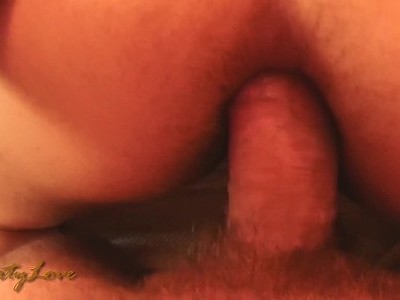 nastolatka z małym biustem fajnie pieści seks zabawką swą pipkę