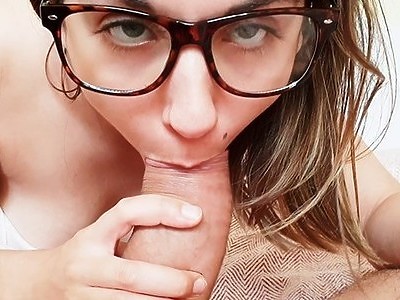 spodobała się im jego nastolatka więc postanowiły zrobić mu dobrze