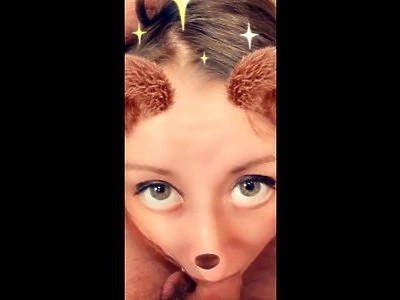 młoda dupeczka przed kamerką w necie